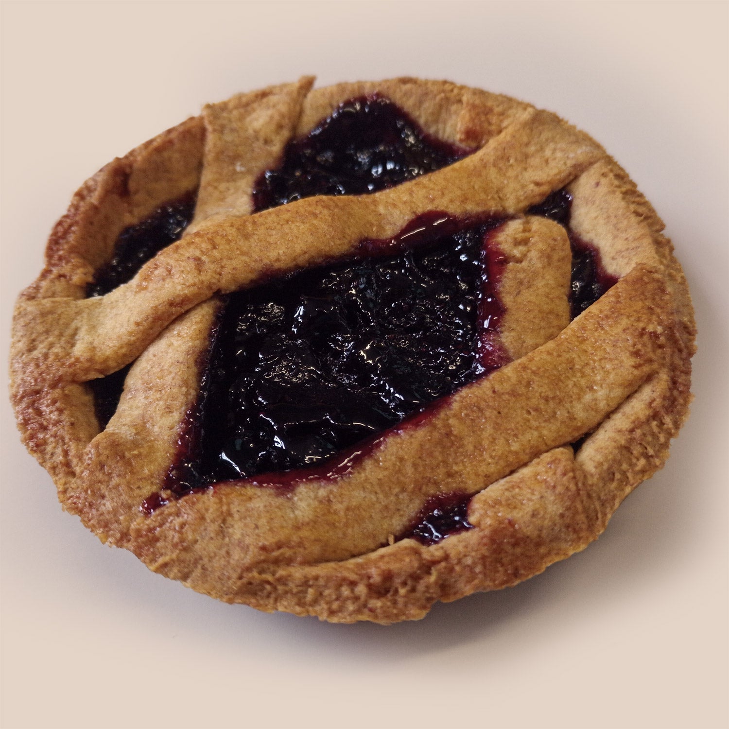 Organic vegan spelled tart with wild blueberries